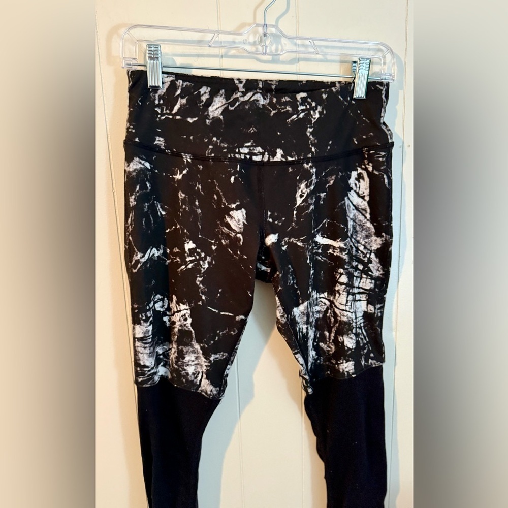 ALO Yoga High Waisted Goddess Leggings size S Black White Tie Dye Pants - Picture 3 of 6